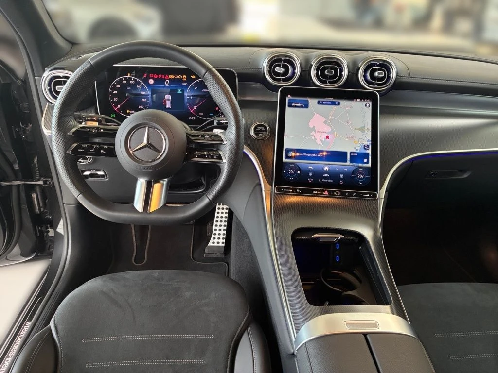 Mercedes-Benz-GLC 220 d-image-10