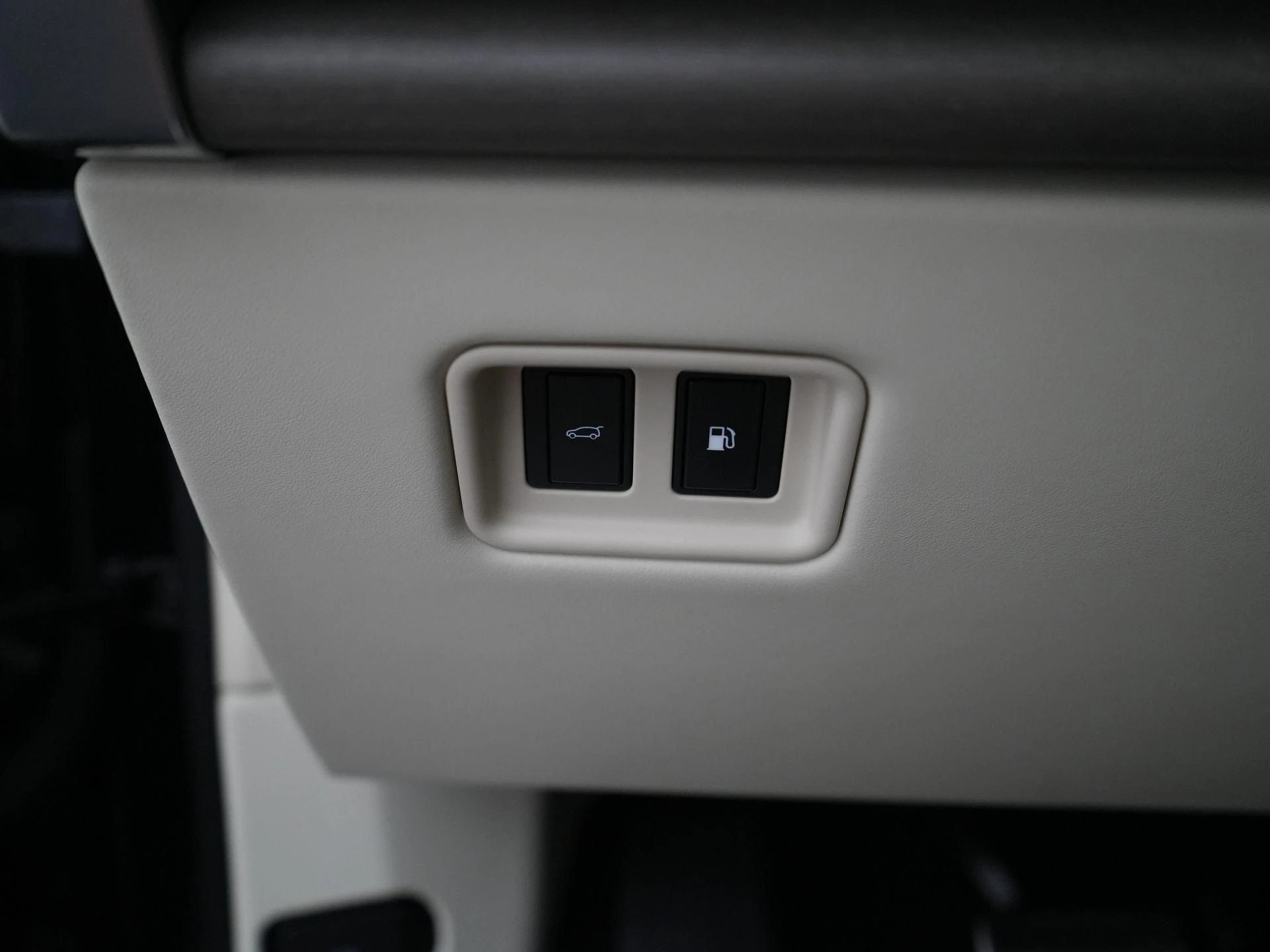 Land Rover-Range Rover-image-15