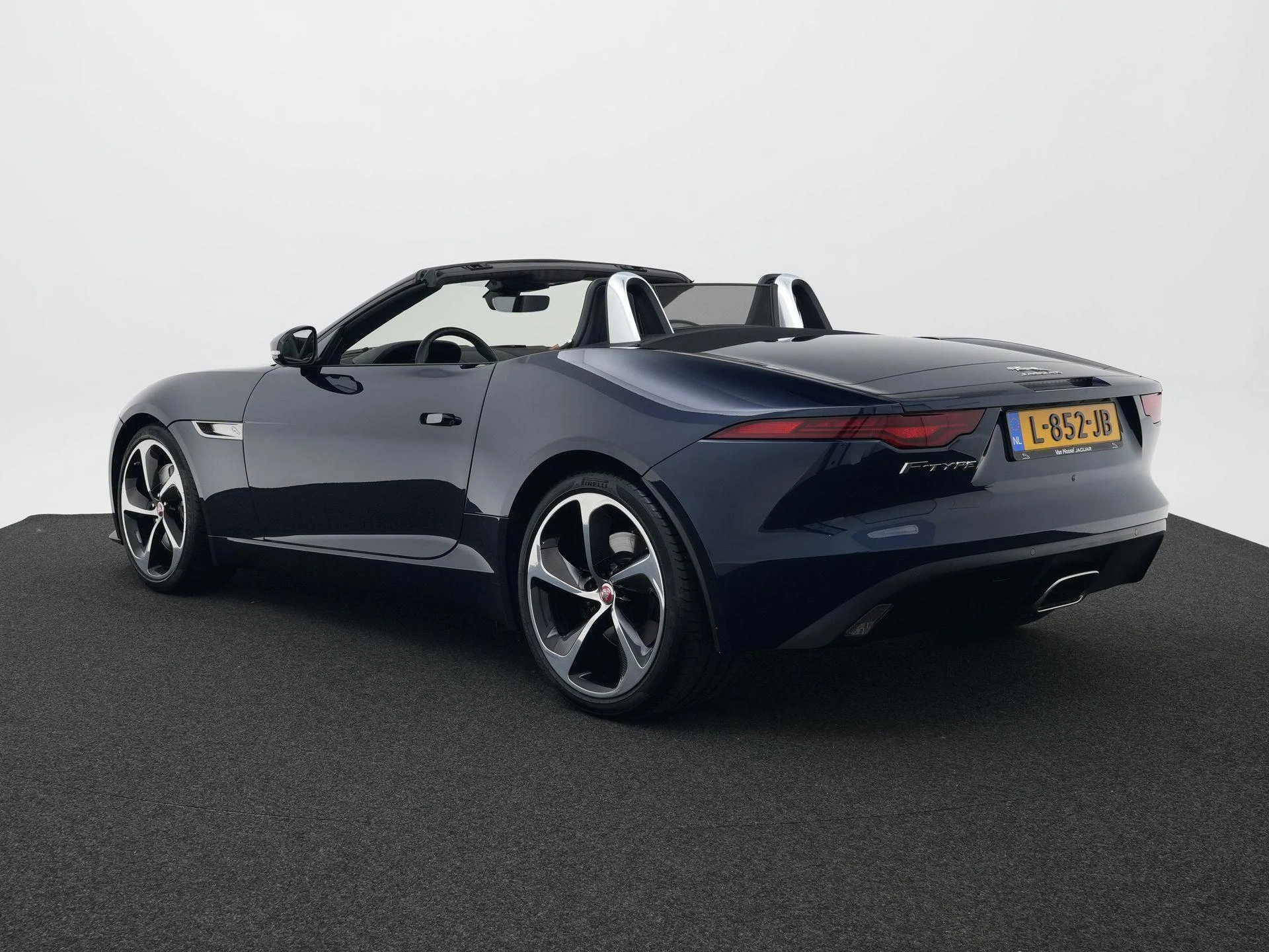 Jaguar F-TYPE P300 RWD First Edition