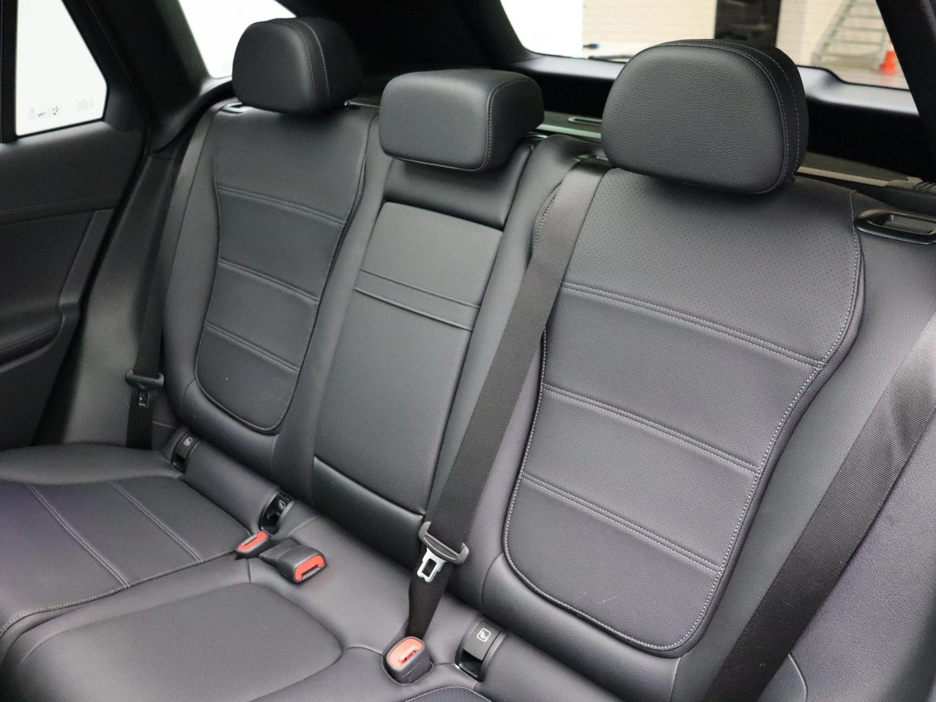 Mercedes-Benz-GLC-image-24
