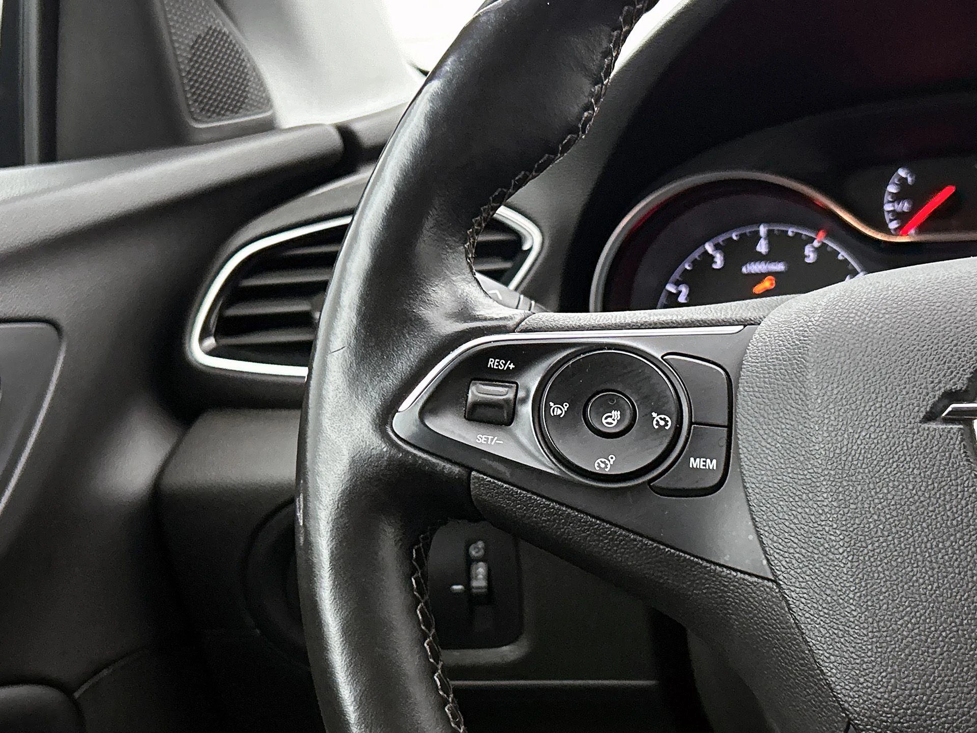 Opel-Grandland X-image-5