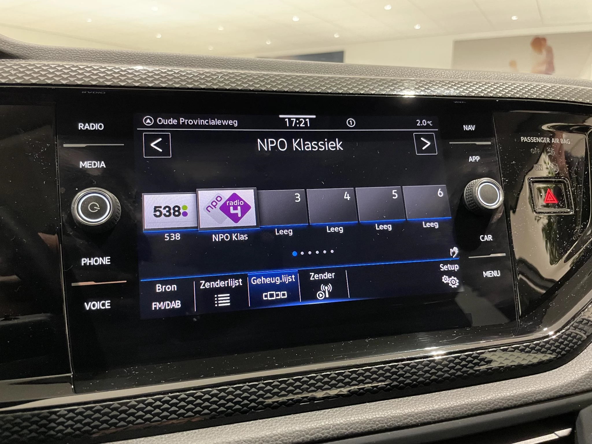 Volkswagen-Polo-image-16