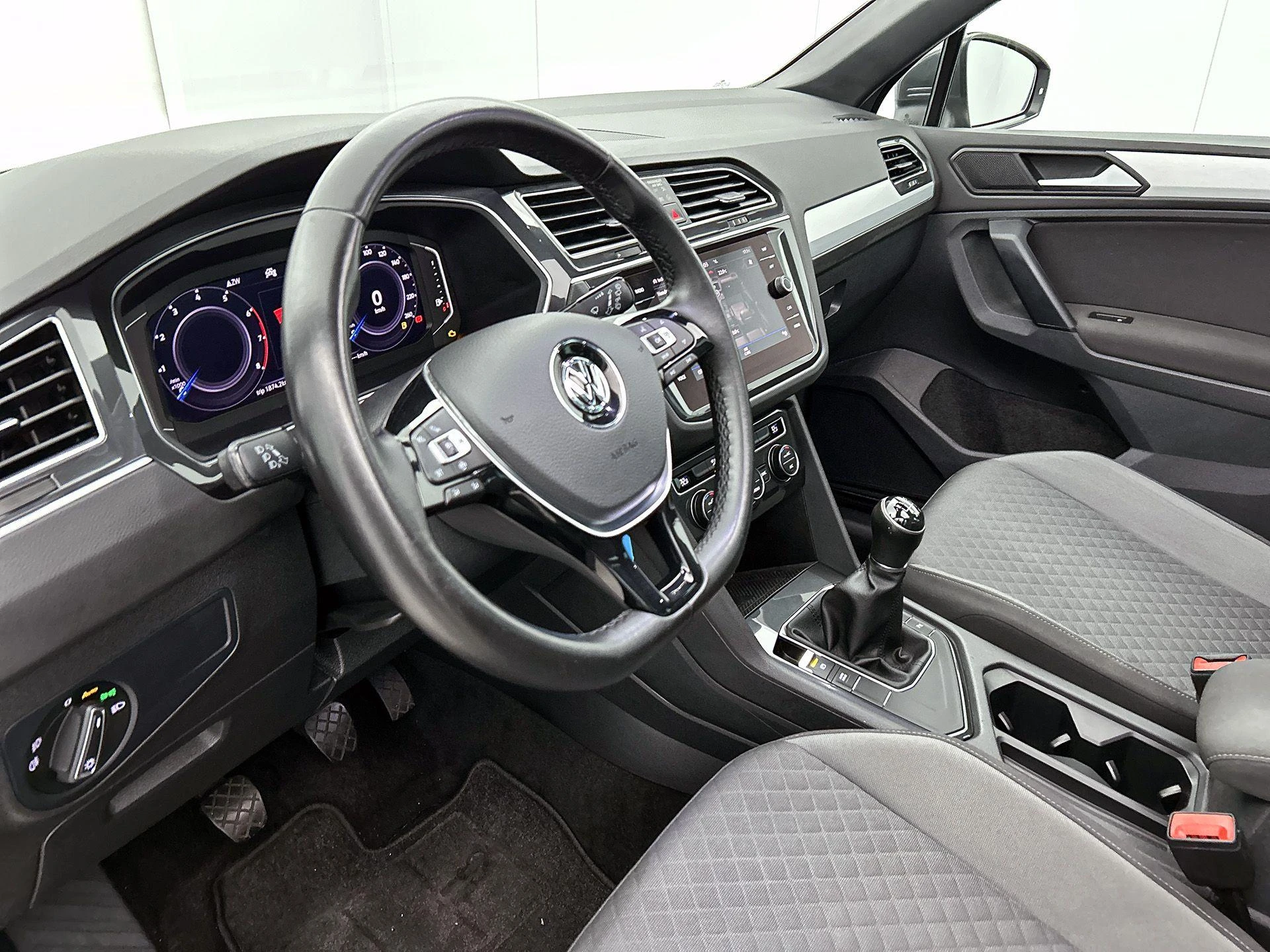 Volkswagen-Tiguan-image-19
