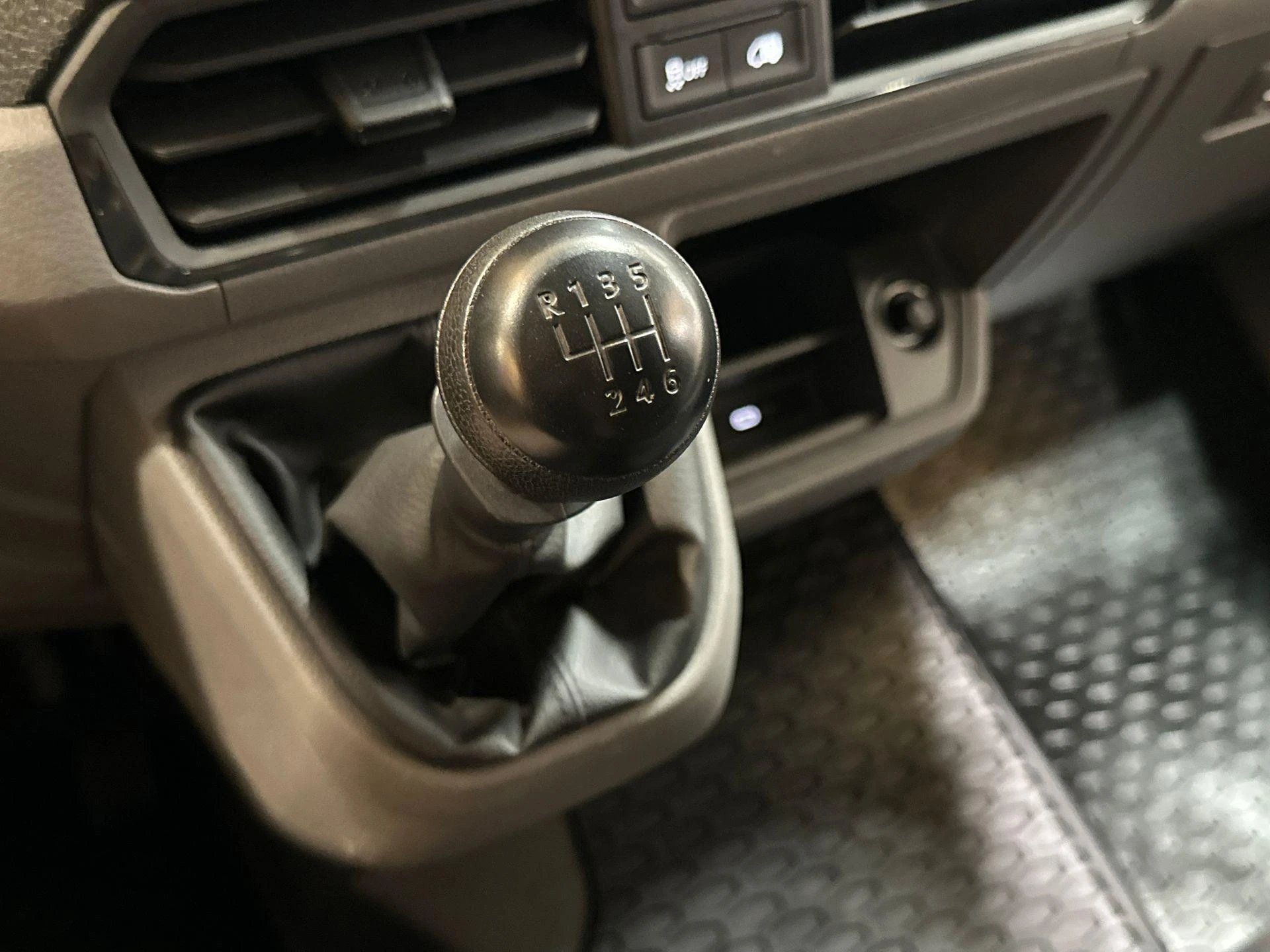 Volkswagen-Crafter-image-20