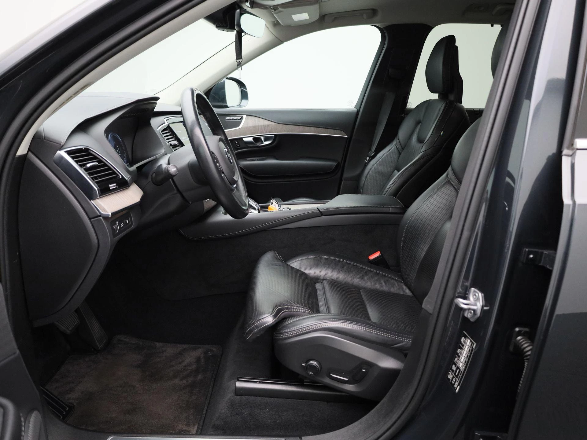 Volvo-XC90-image-8
