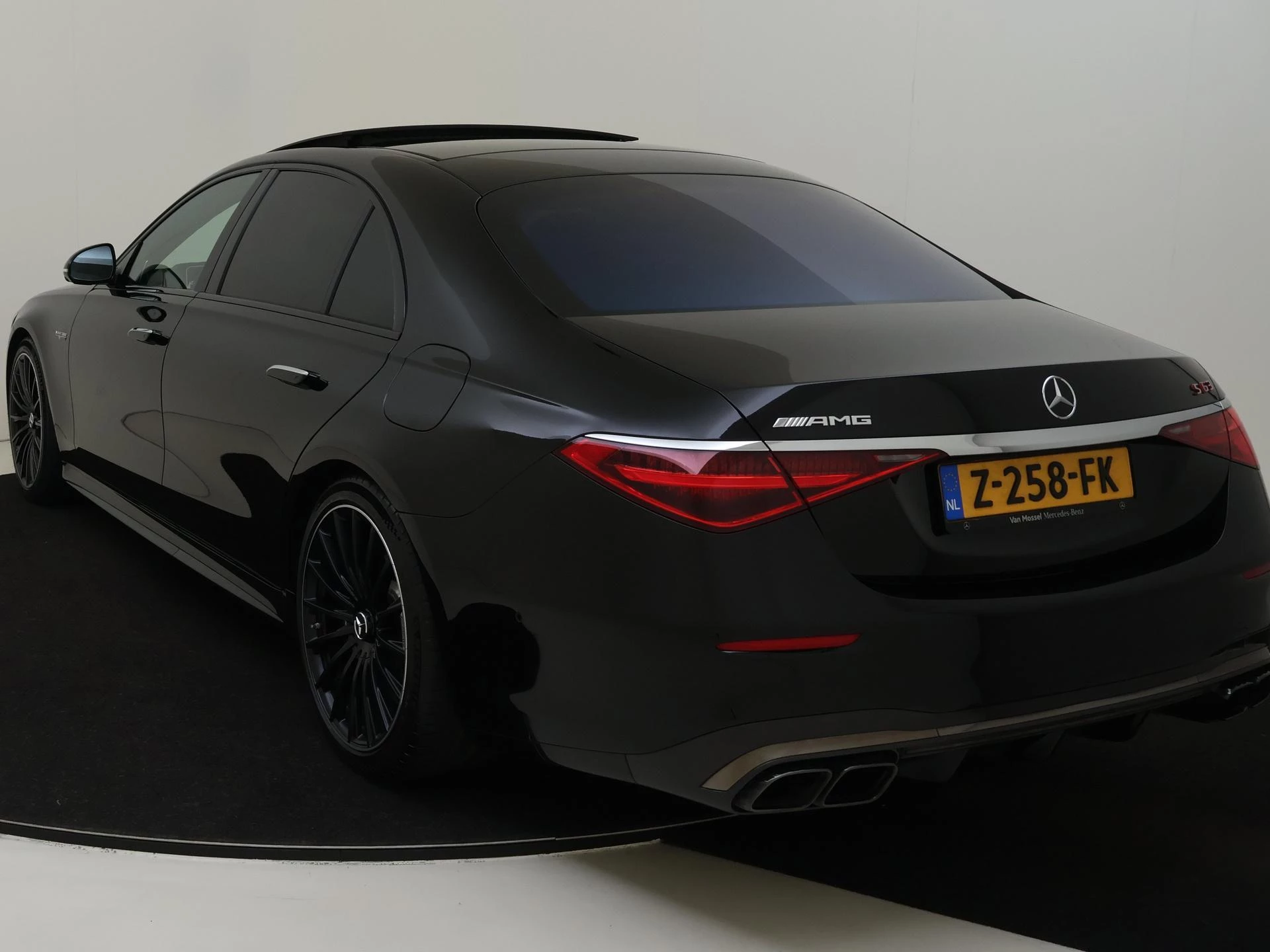 Mercedes-Benz-S-Klasse-image-6