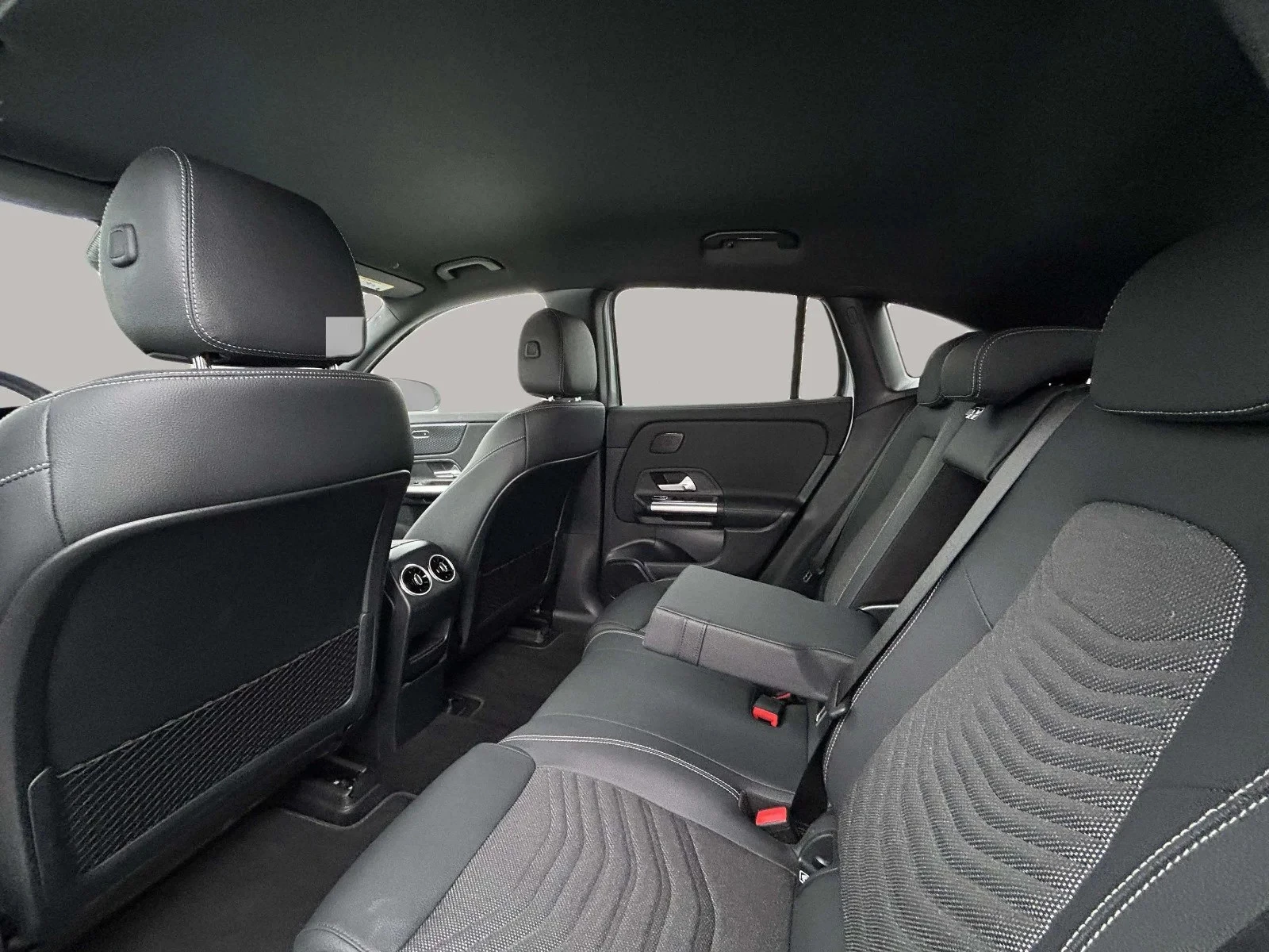 Mercedes-Benz-EQA-image-12