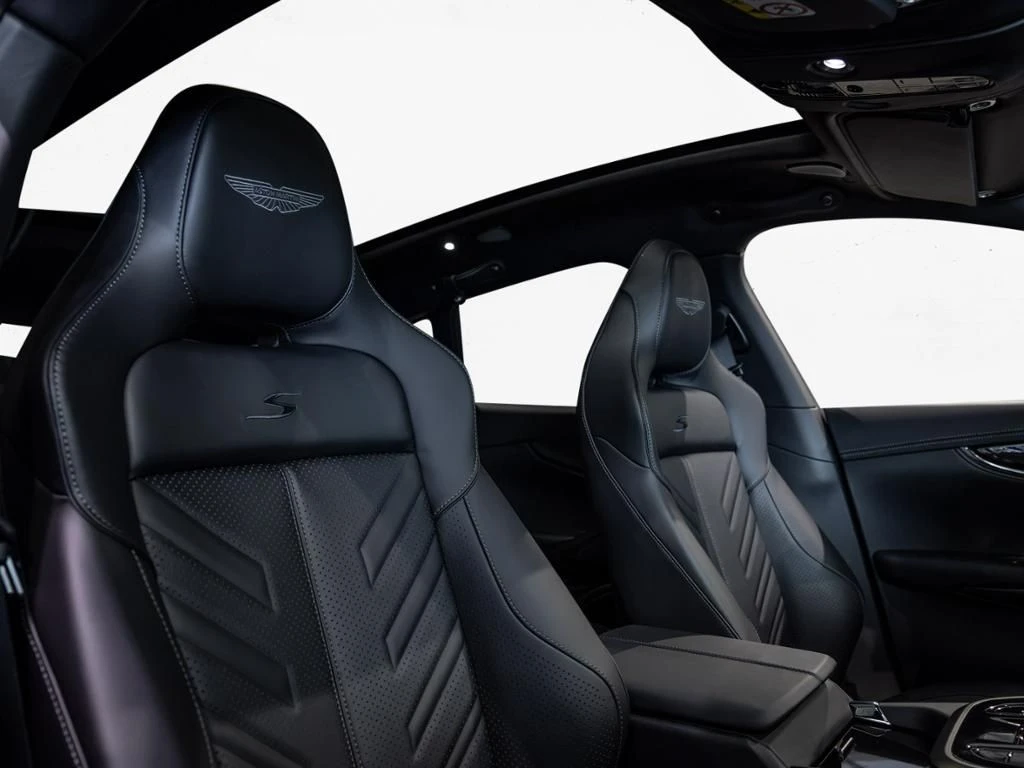 Aston Martin-DBX-image-17
