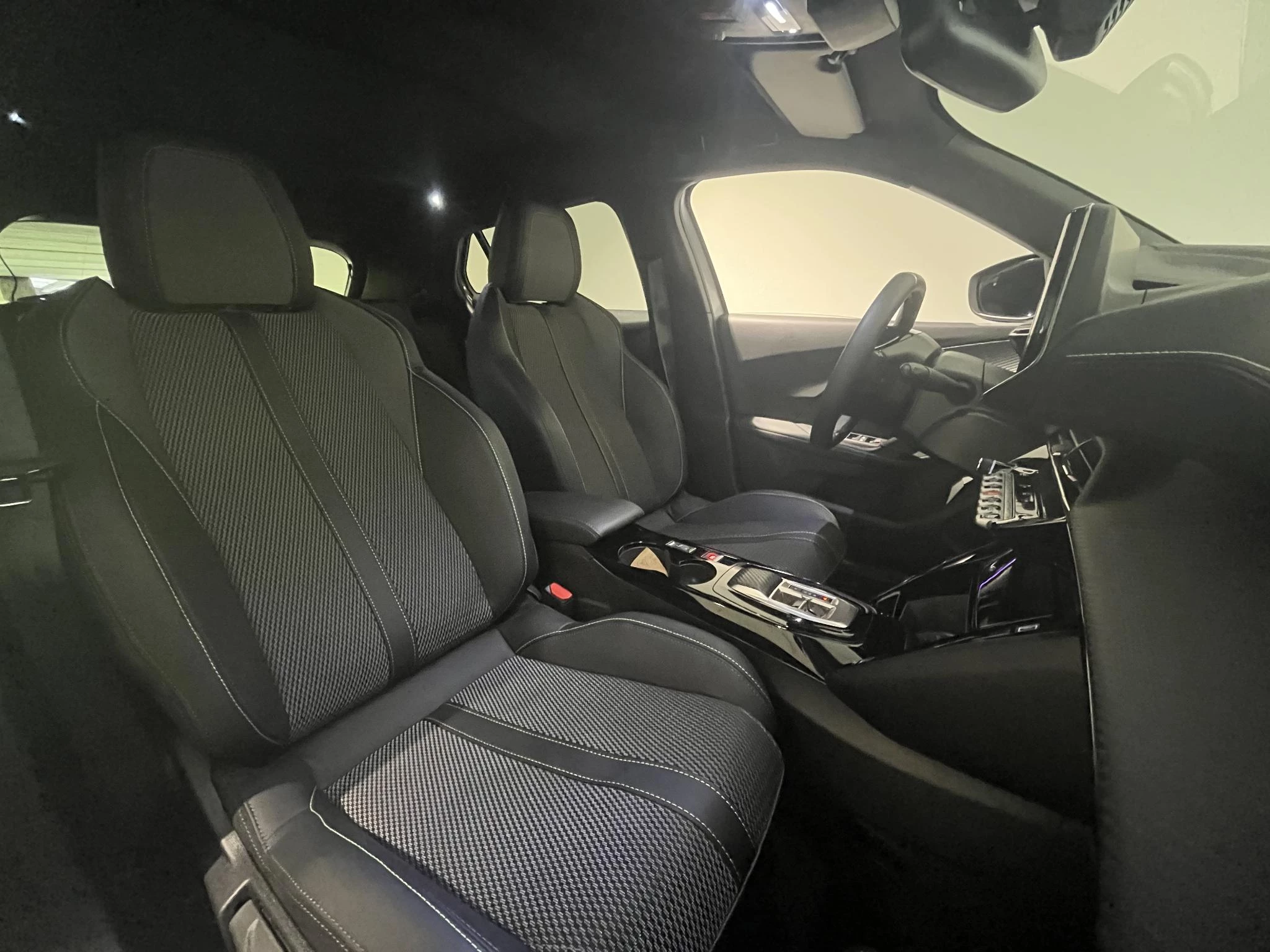 Peugeot-e-2008-image-21
