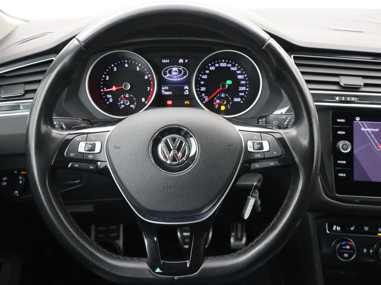 Volkswagen-Tiguan-image-14