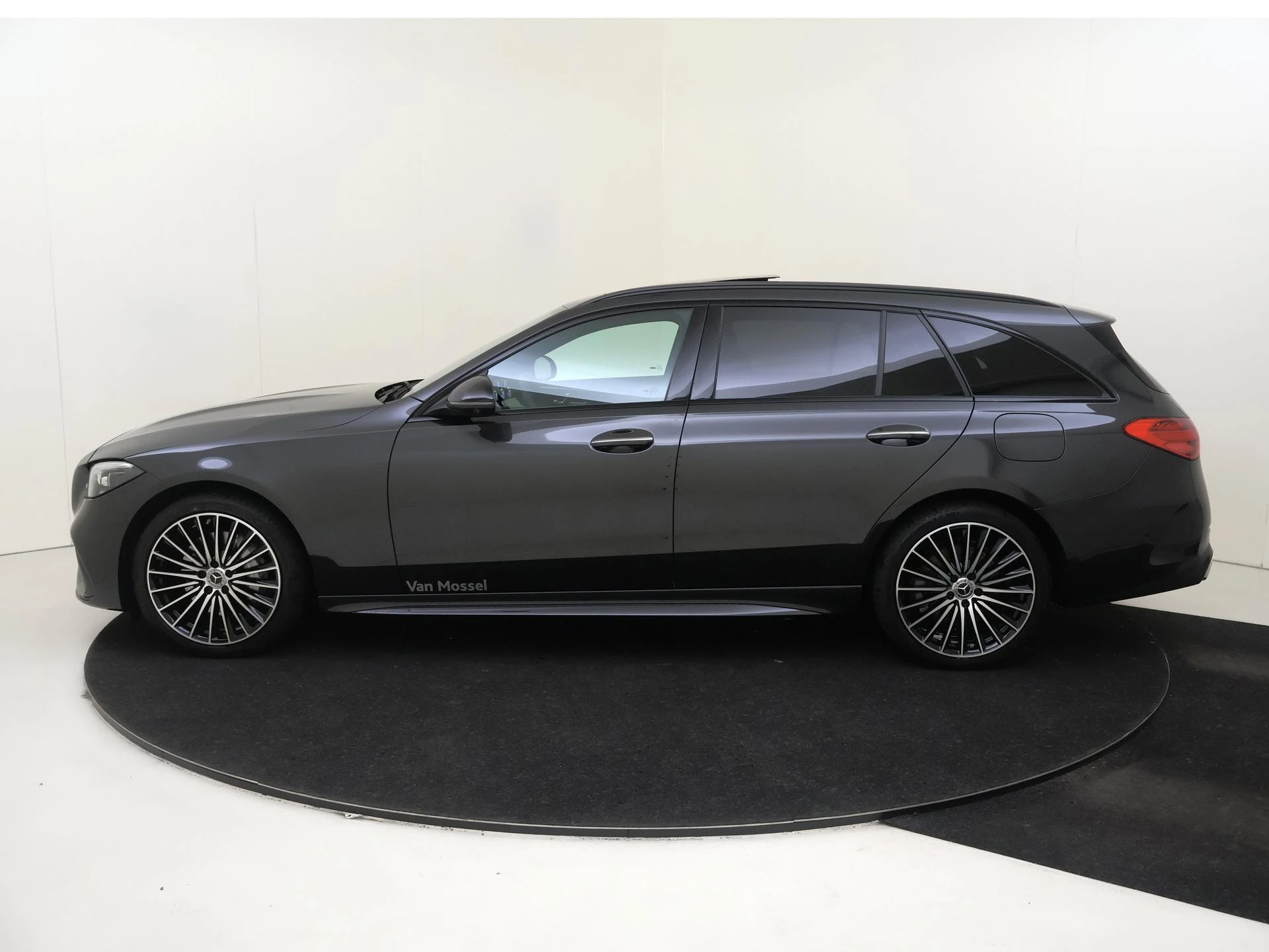 Mercedes-Benz-C-Klasse-image-9