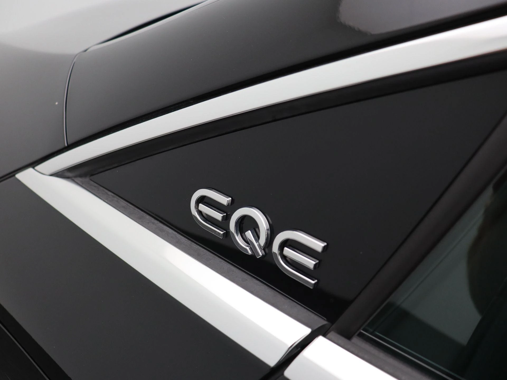 Mercedes-Benz-EQE-image-7
