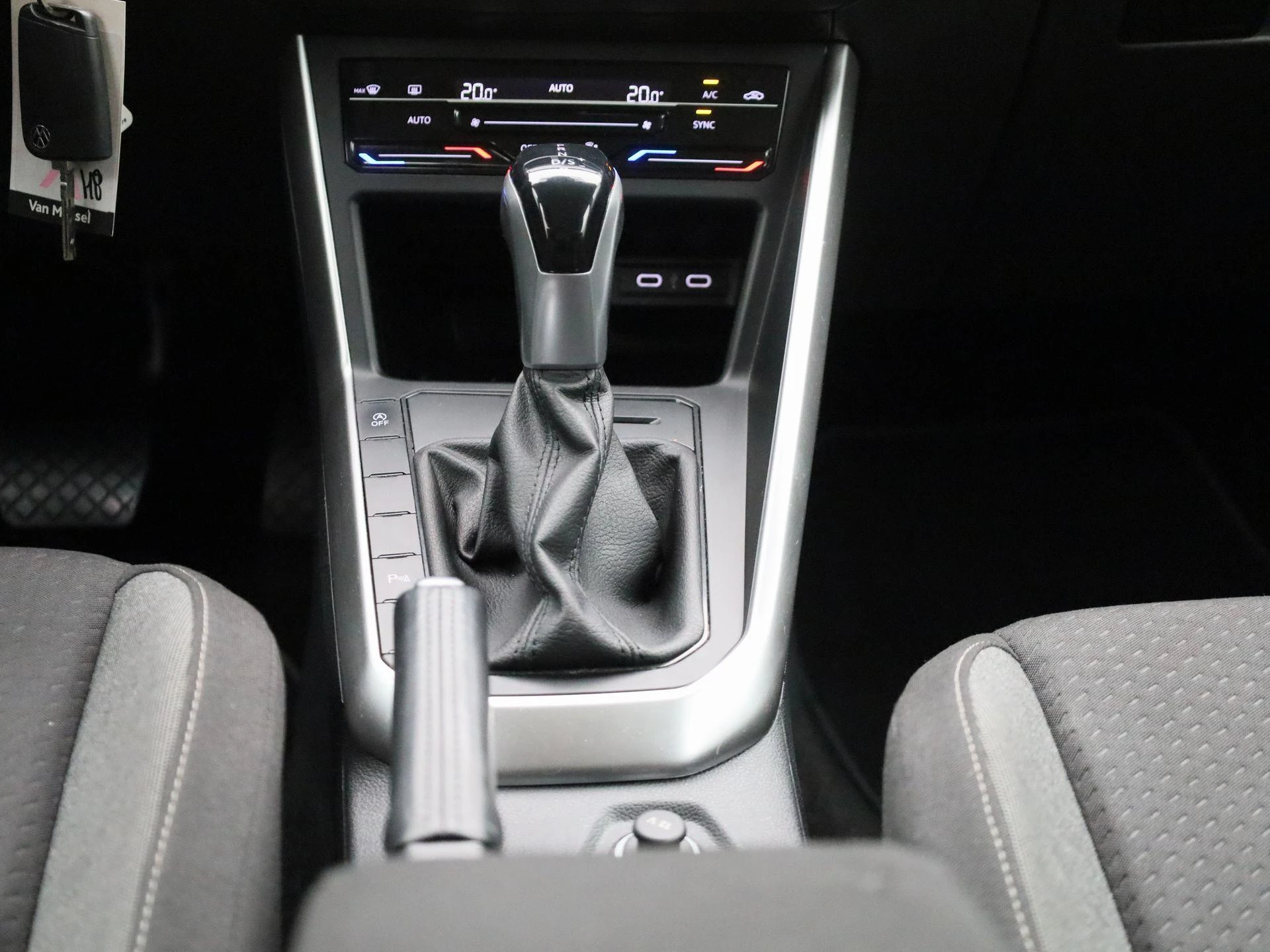 Volkswagen-Polo-image-11