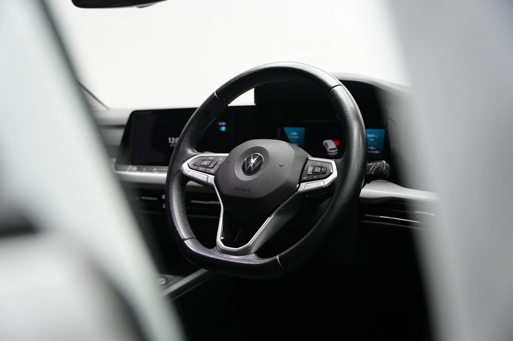 Volkswagen-Golf-image-16