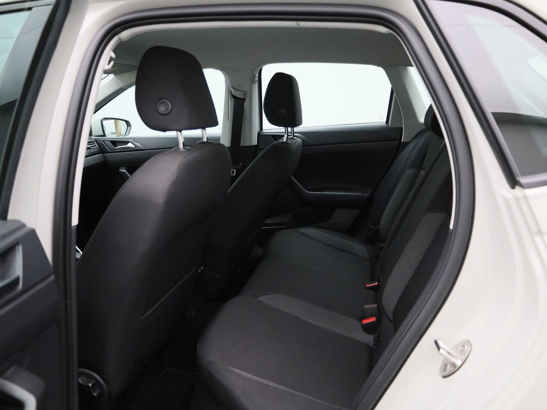 Volkswagen-Polo-image-8
