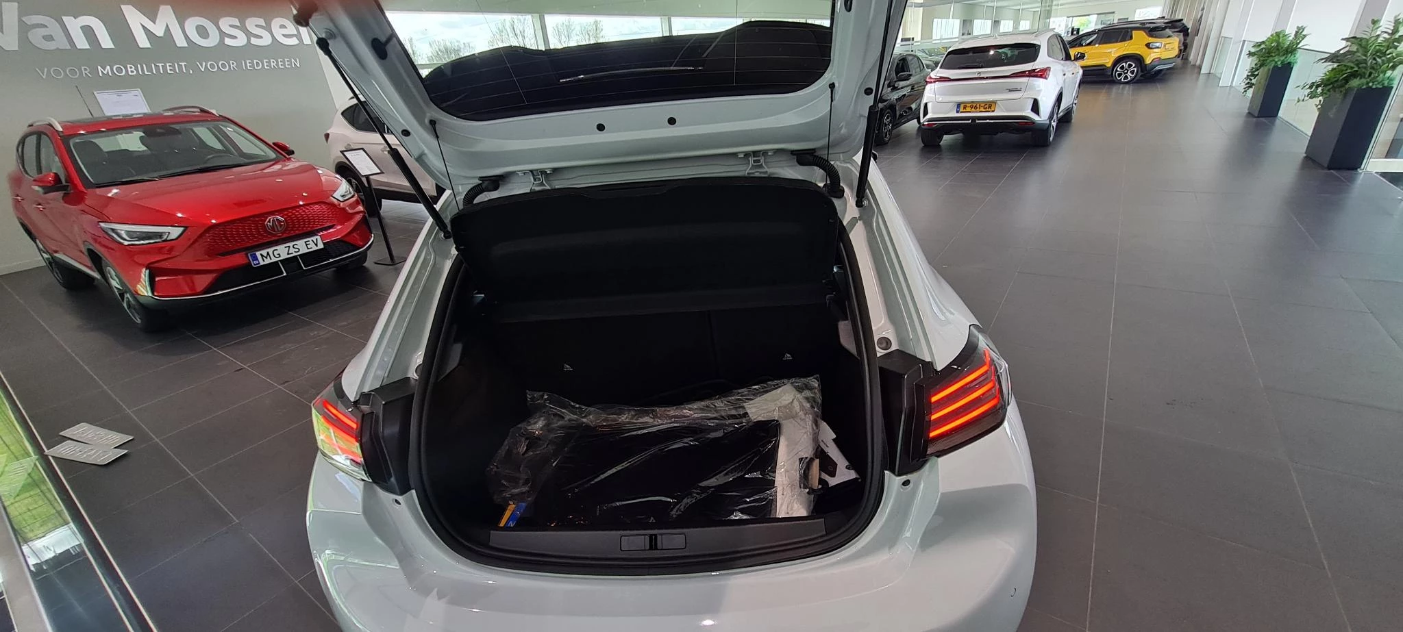 Peugeot 208 1.2 Hybrid 110 e-DCS6 Allure