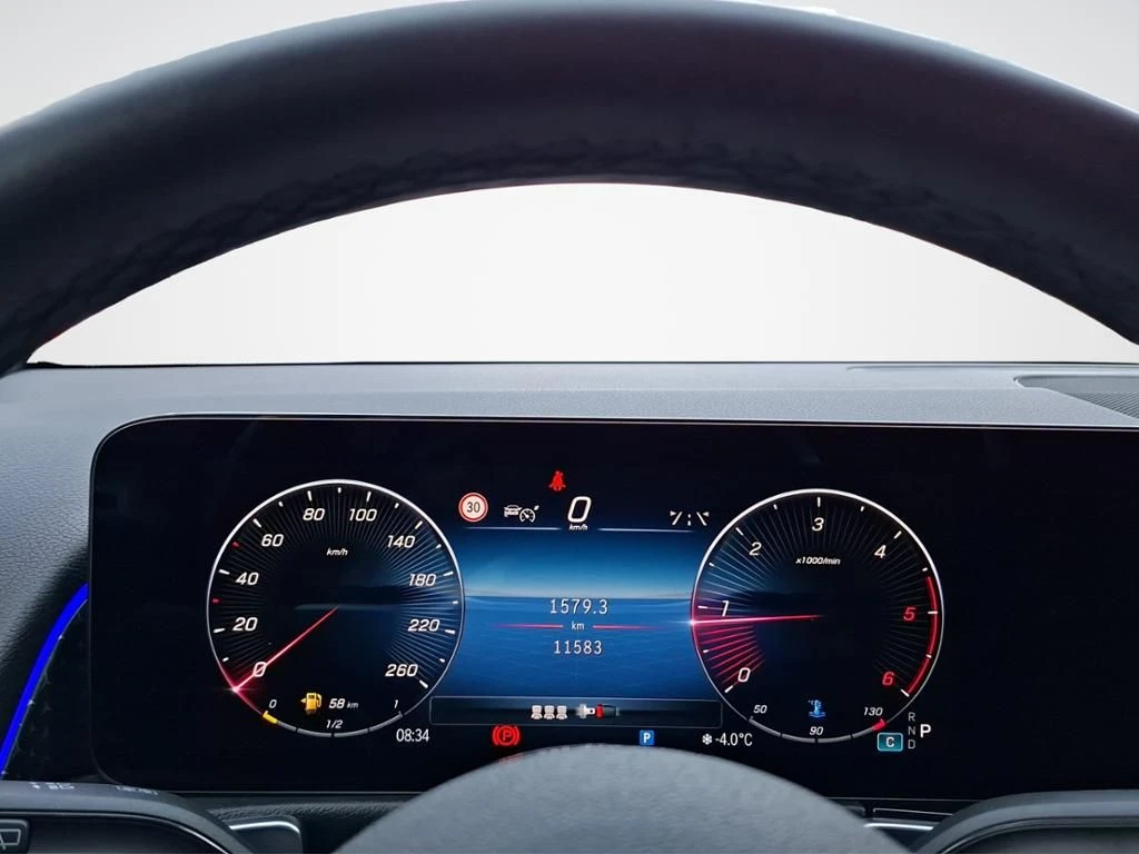 Mercedes-Benz-GLB 200 d-image-16