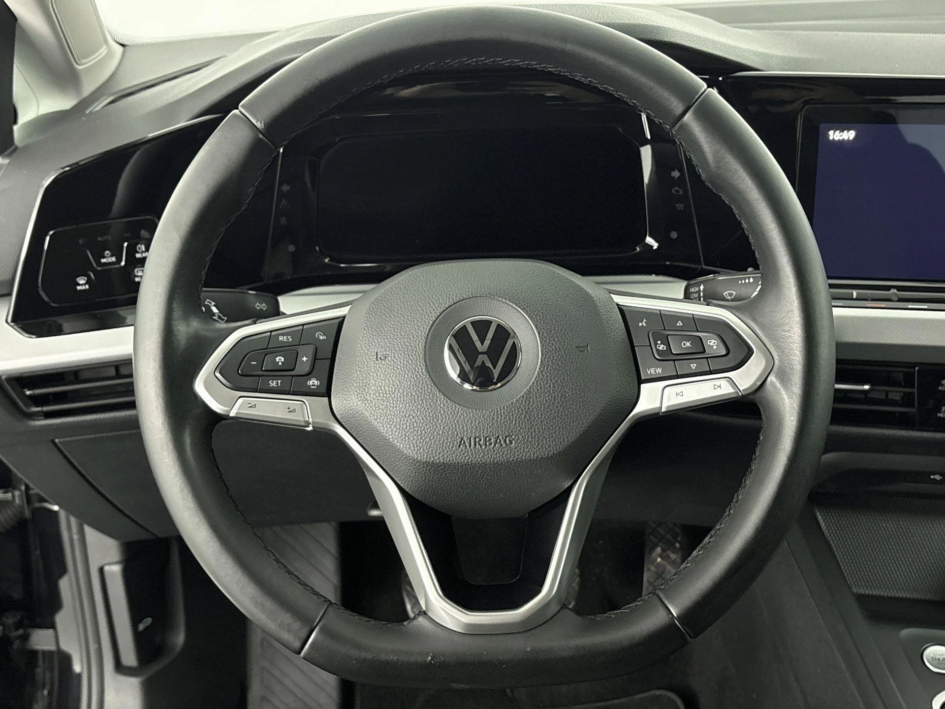 Volkswagen-Golf-image-13