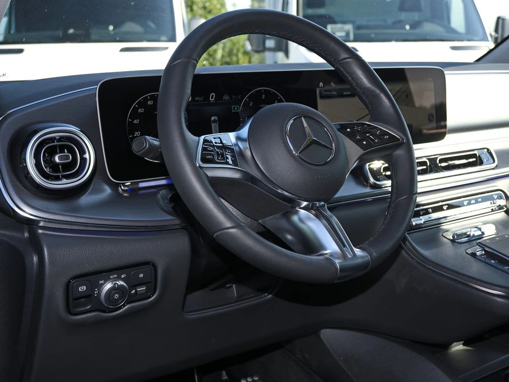 Mercedes-Benz-V-Klasse 220-image-7