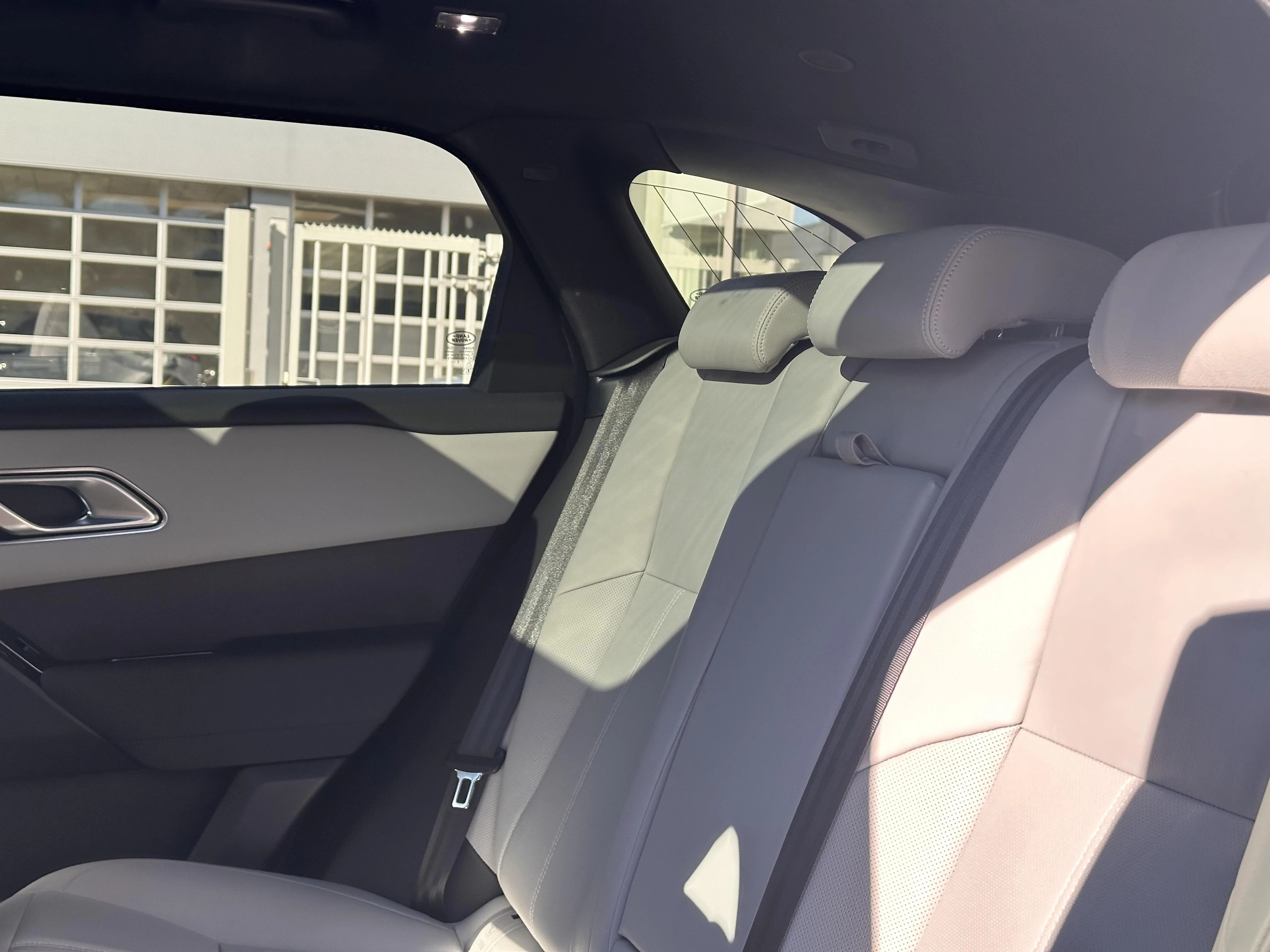 Land Rover-Range Rover Velar-image-9