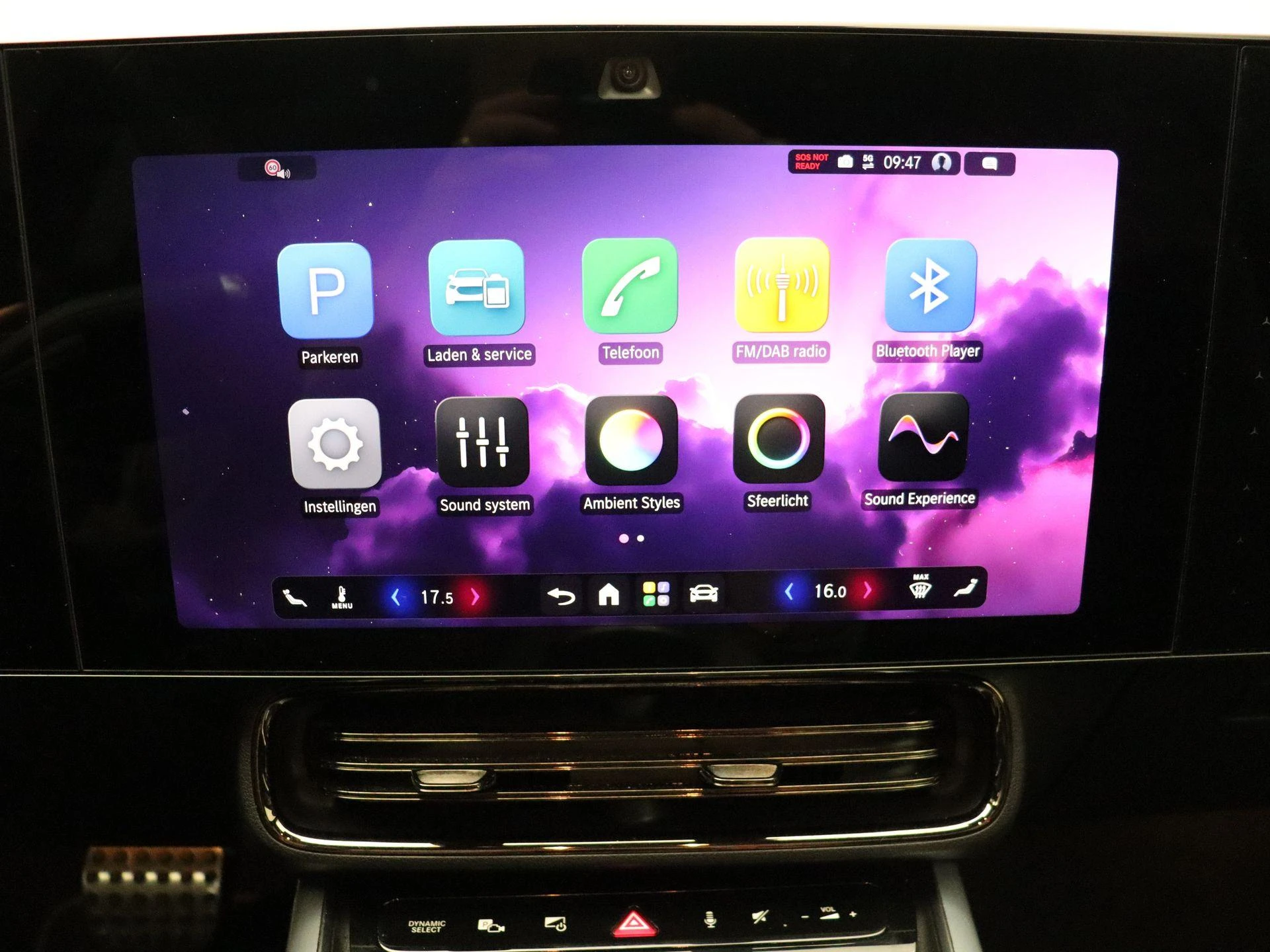 Mercedes-Benz-CLA-image-18