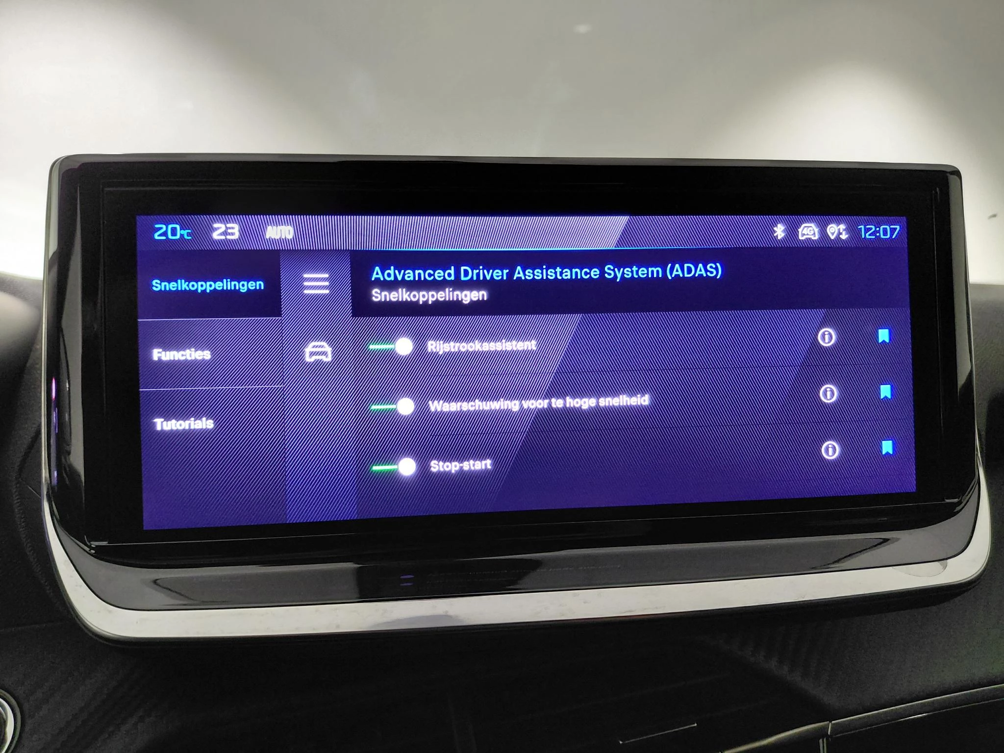 Peugeot 2008 1.2 Hybrid 145 Allure