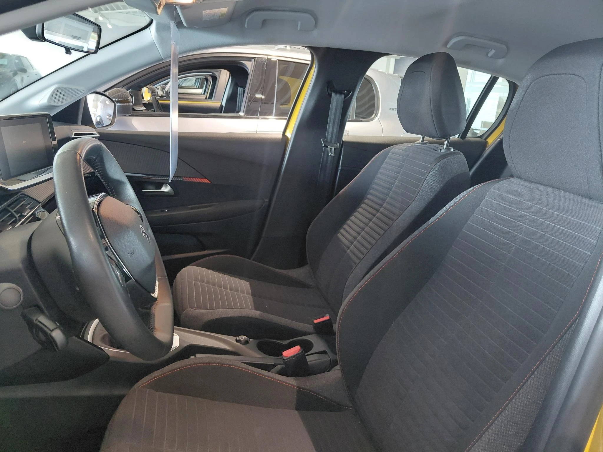 Peugeot-208-image-1