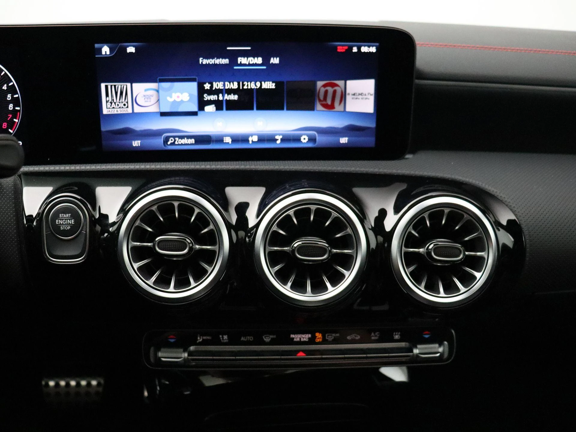 Mercedes-Benz-CLA-image-18
