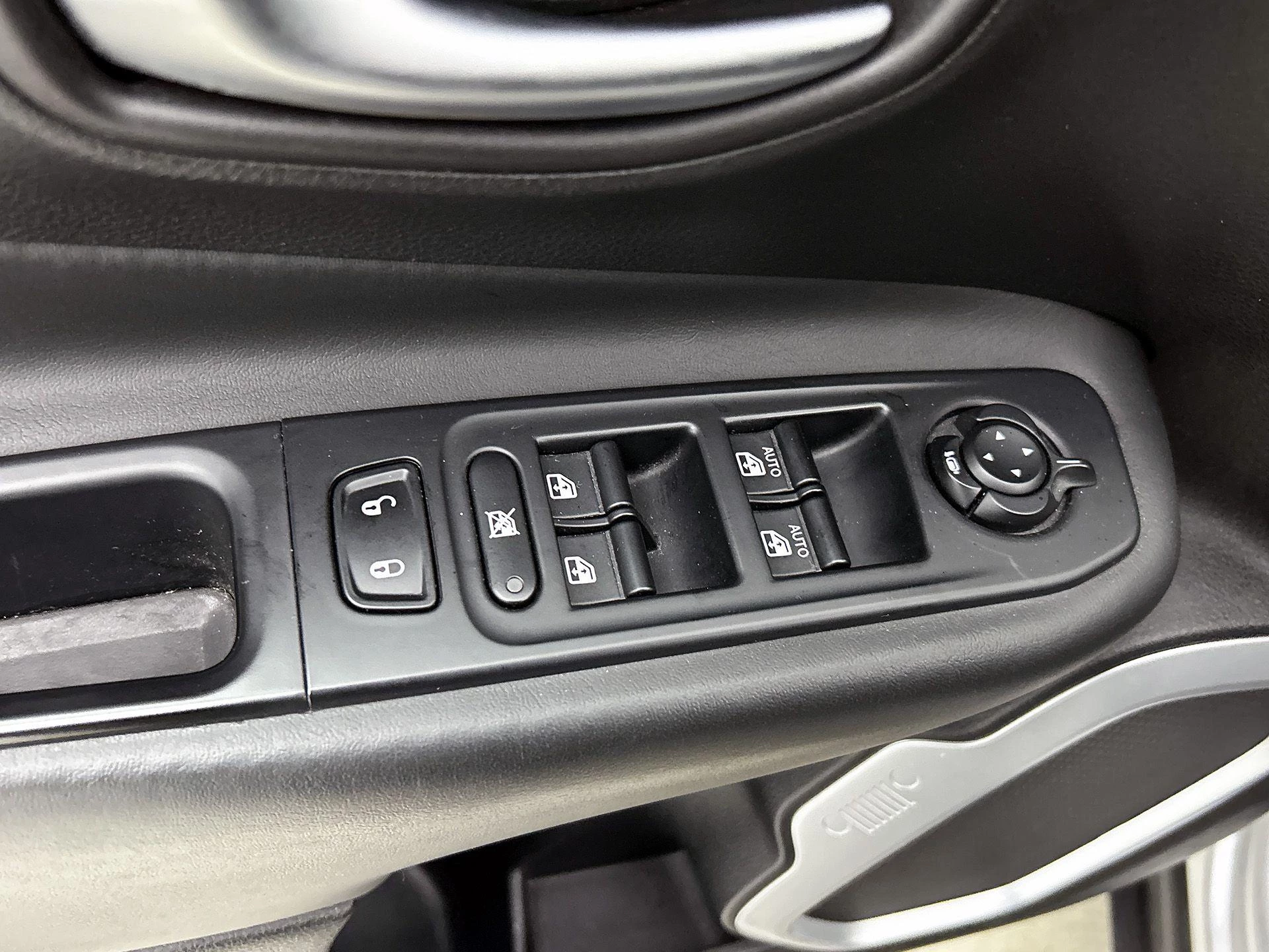 Jeep-Renegade-image-32