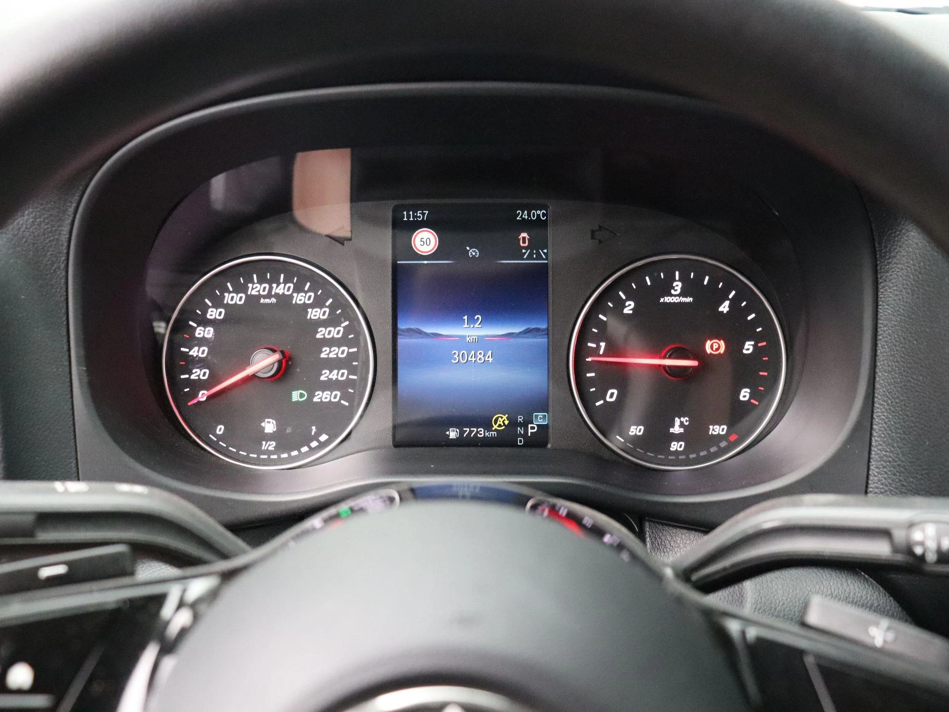 Mercedes-Benz-Vito-image-11
