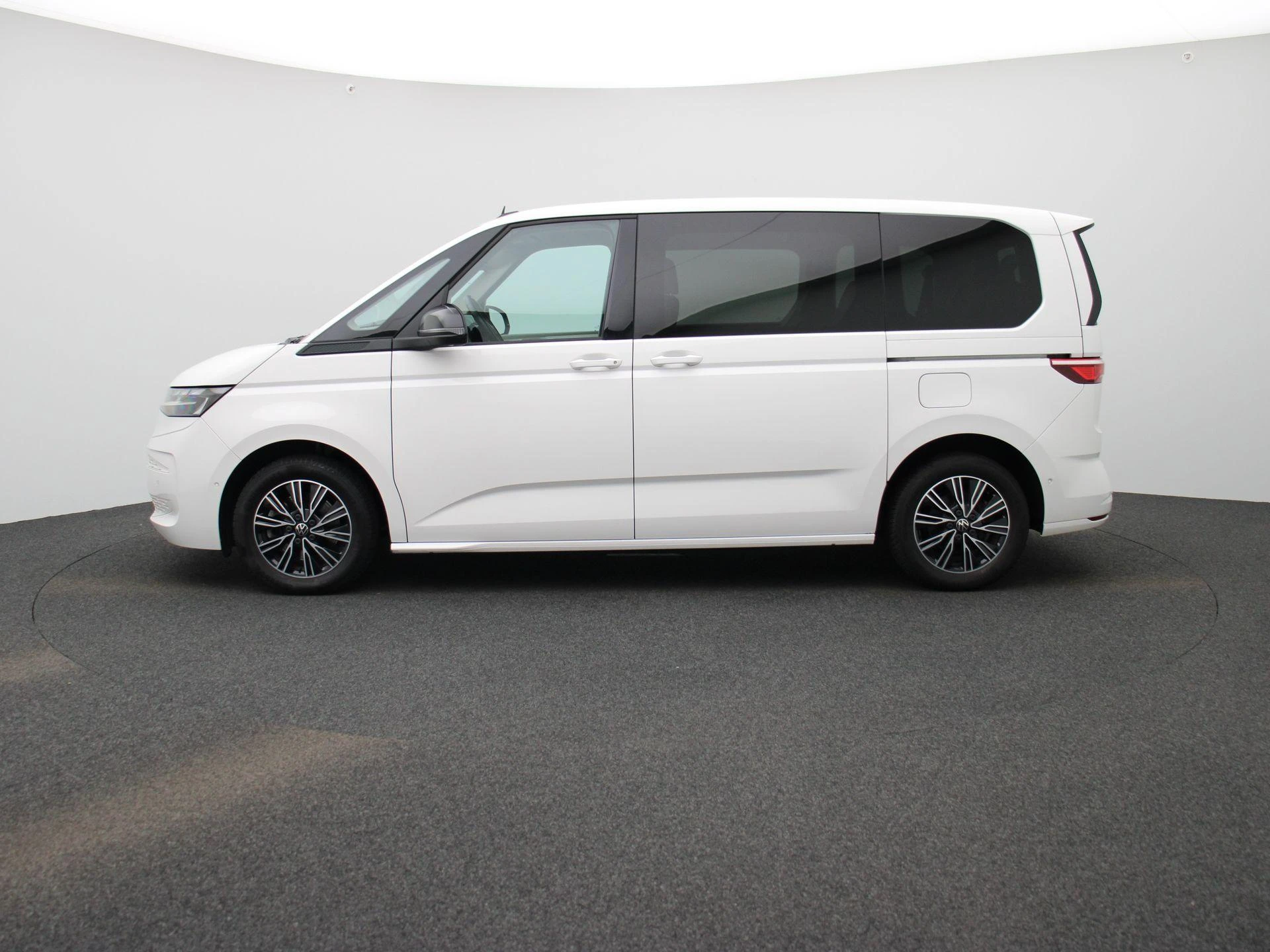 Volkswagen-Multivan-image-3