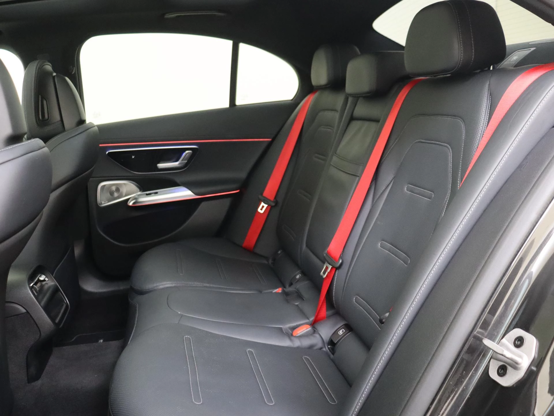 Mercedes-Benz-E-Klasse-image-11