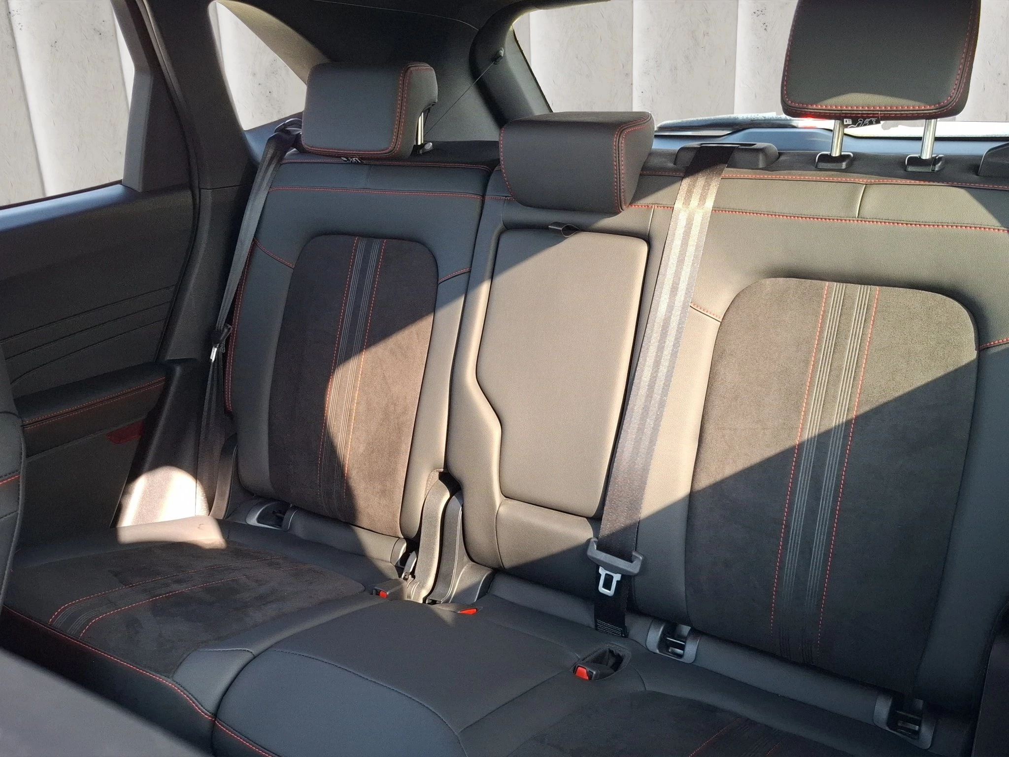 Ford Kuga ST-Line X*PANO*AHK*LED-MATRIX*360GRAD*ACC*NAVI*SOUND-SYS.