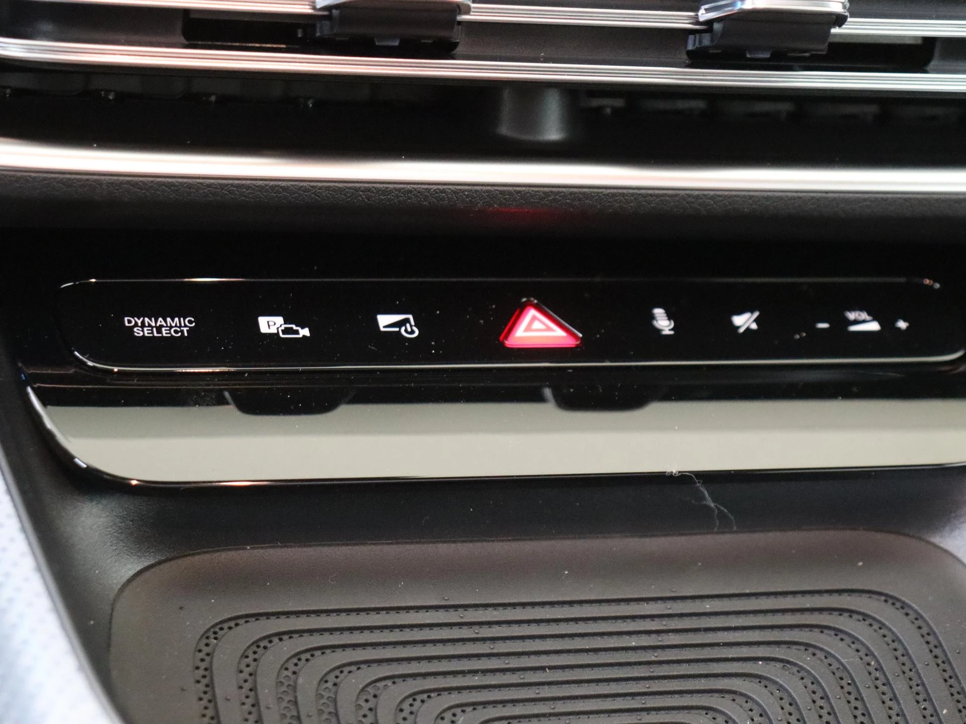 Mercedes-Benz-CLA-image-21