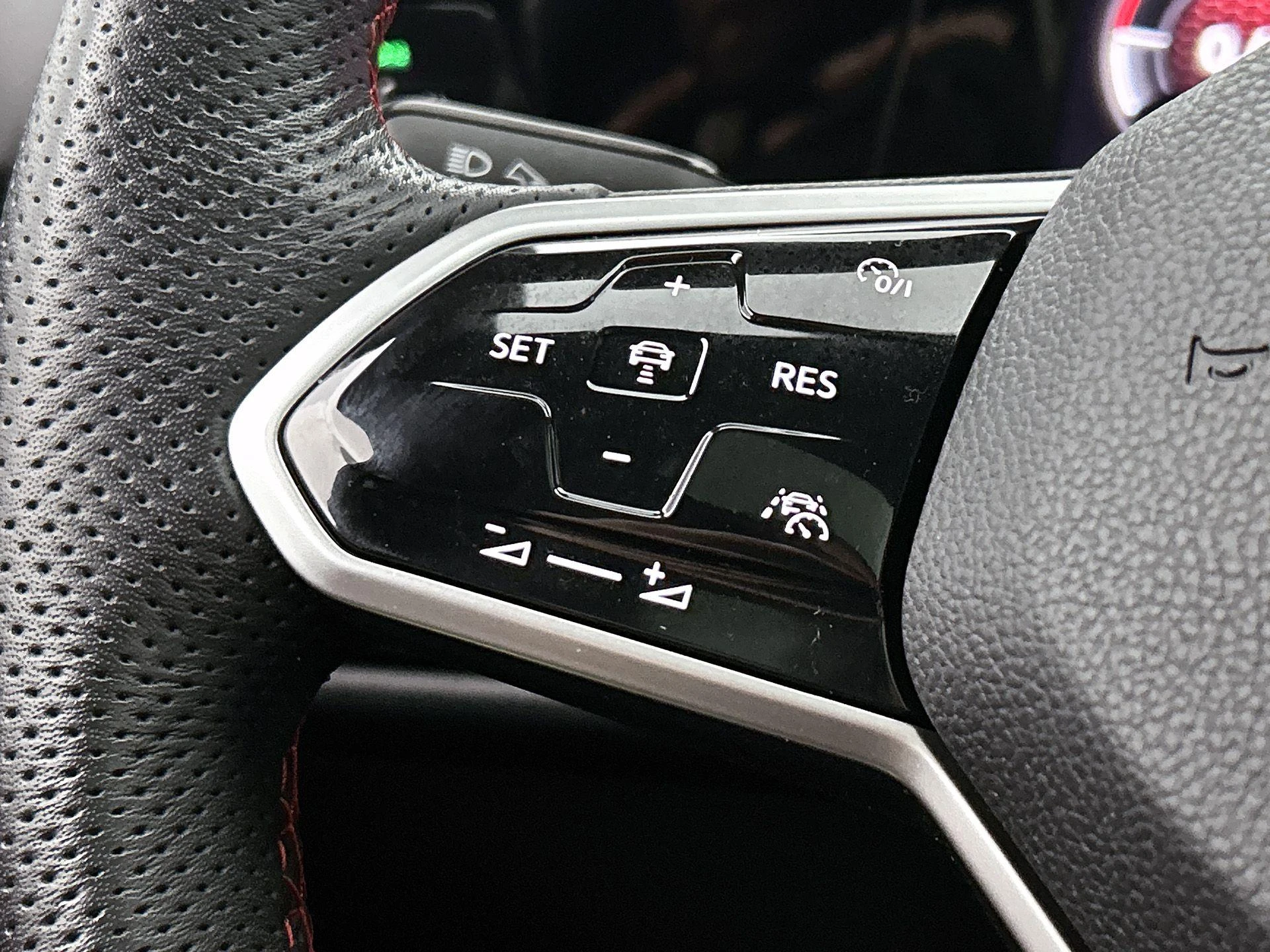 Volkswagen-Golf-image-5