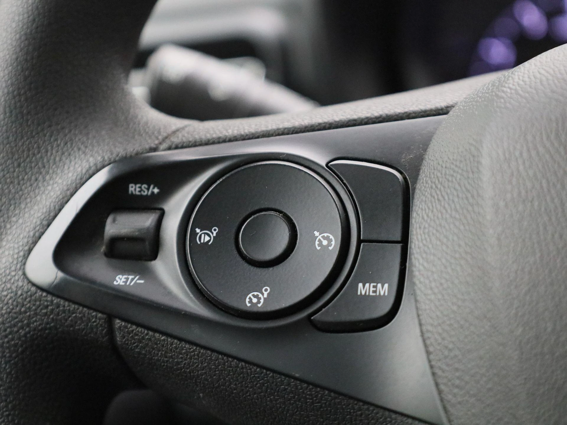 Opel-Combo Life-image-20