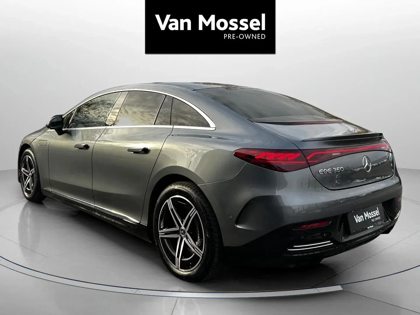 Mercedes-Benz-EQE-image-6