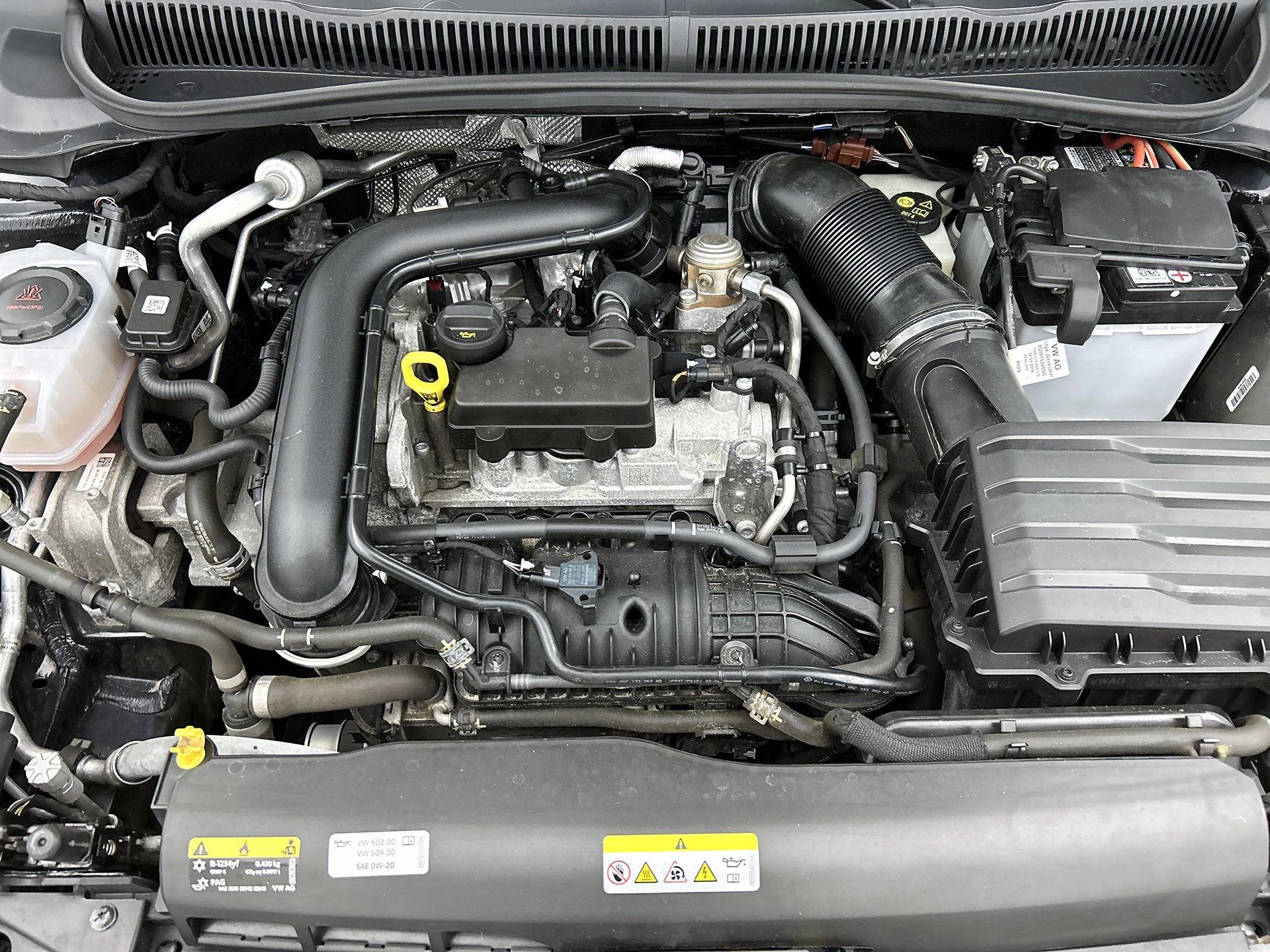 Volkswagen-Polo-image-27