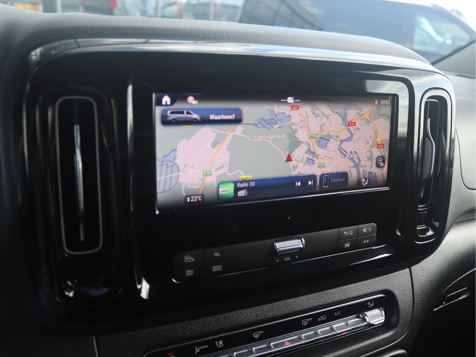 Mercedes-Benz-Vito-image-10