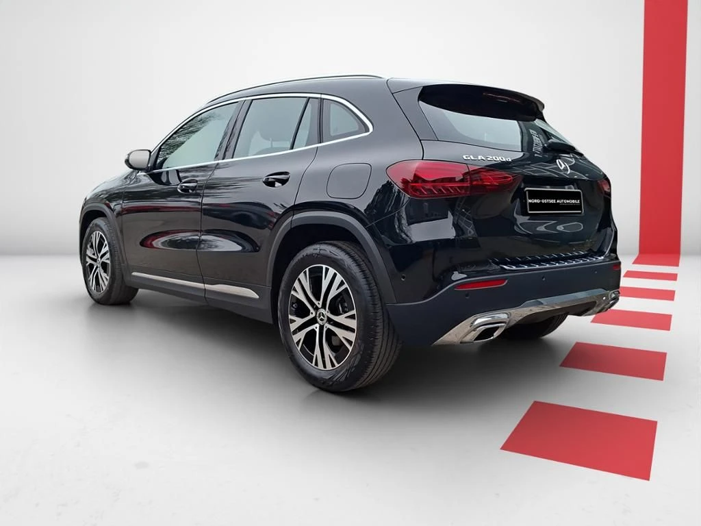 Mercedes-Benz-GLA 200 d-image-4