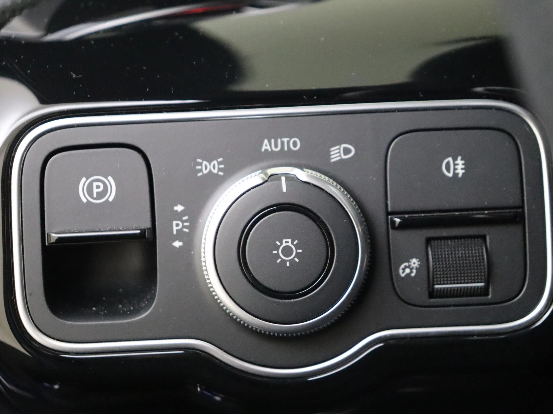 Mercedes-Benz-CLA-image-24