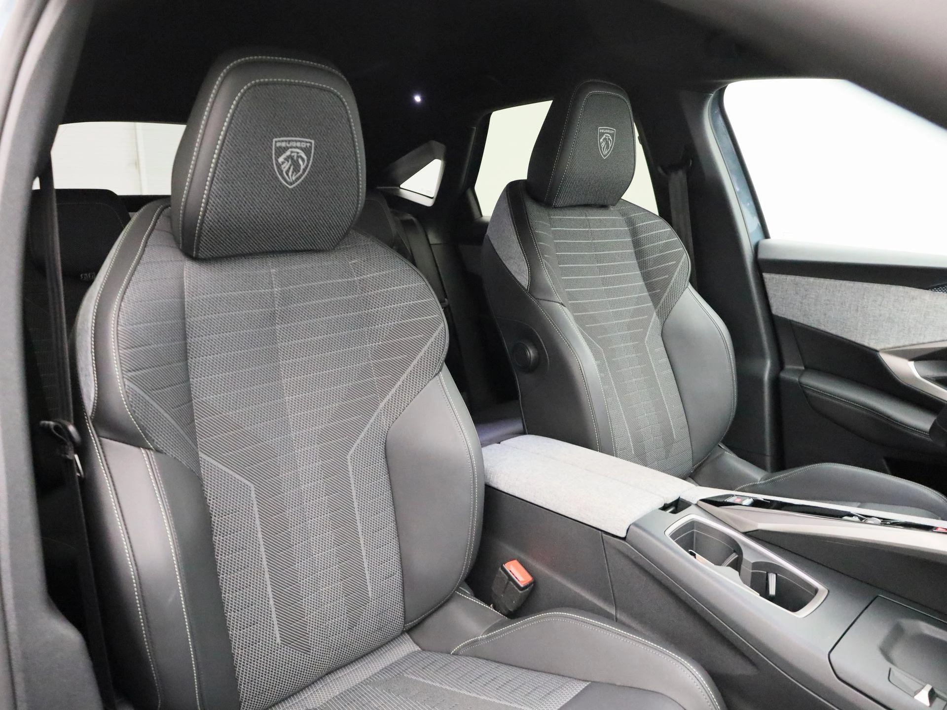 Peugeot 3008 1.2 HYBRID 145 e-DSC6 GT