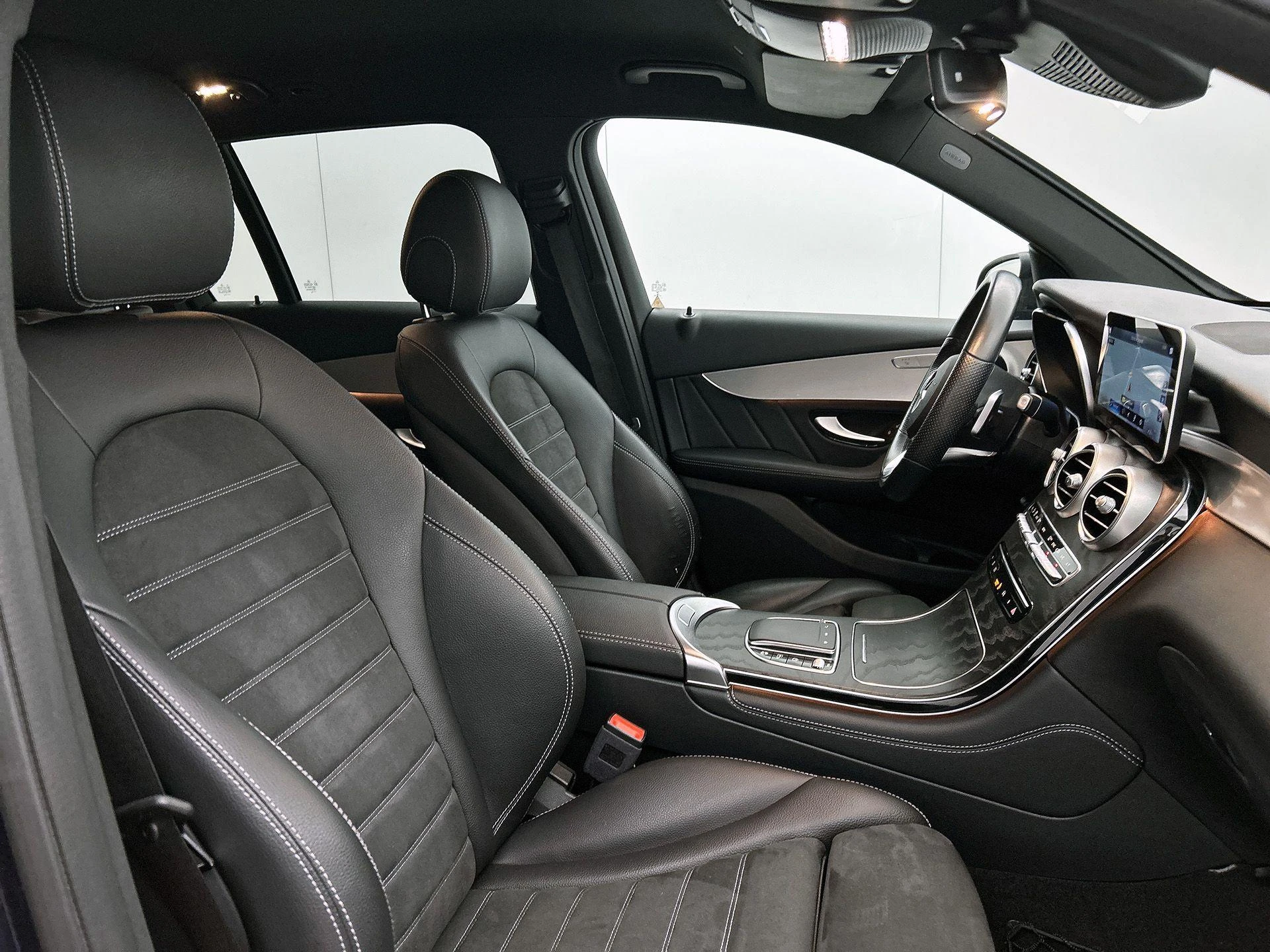 Mercedes-Benz-GLC-image-36