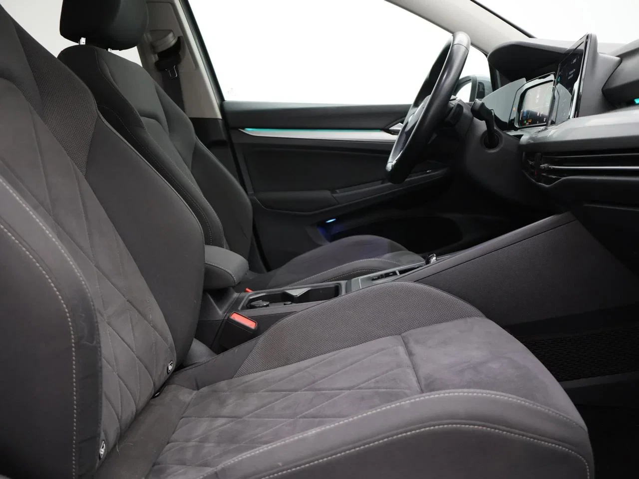 Volkswagen Golf VIII Golf 1.0eTSI 110PK *AUTOMAAT*ALCANTARA*LEDER*PANODAK*CAMERA*ACC*PDC*NAVI*APP-CONNECT*...*