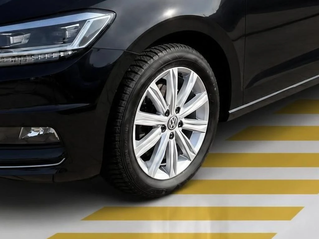 Volkswagen-Touran-image-4