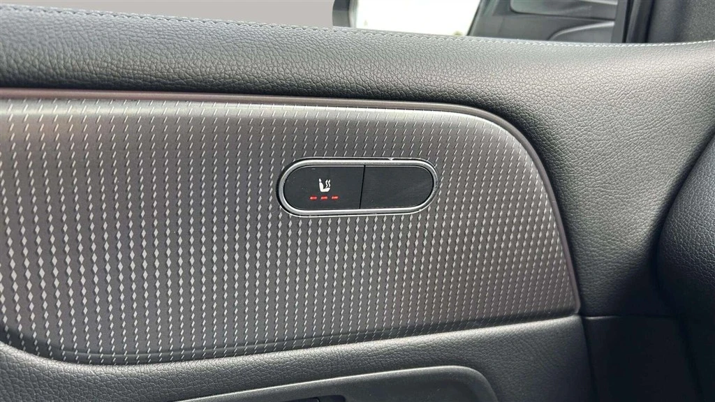 Mercedes-Benz-EQB-image-10