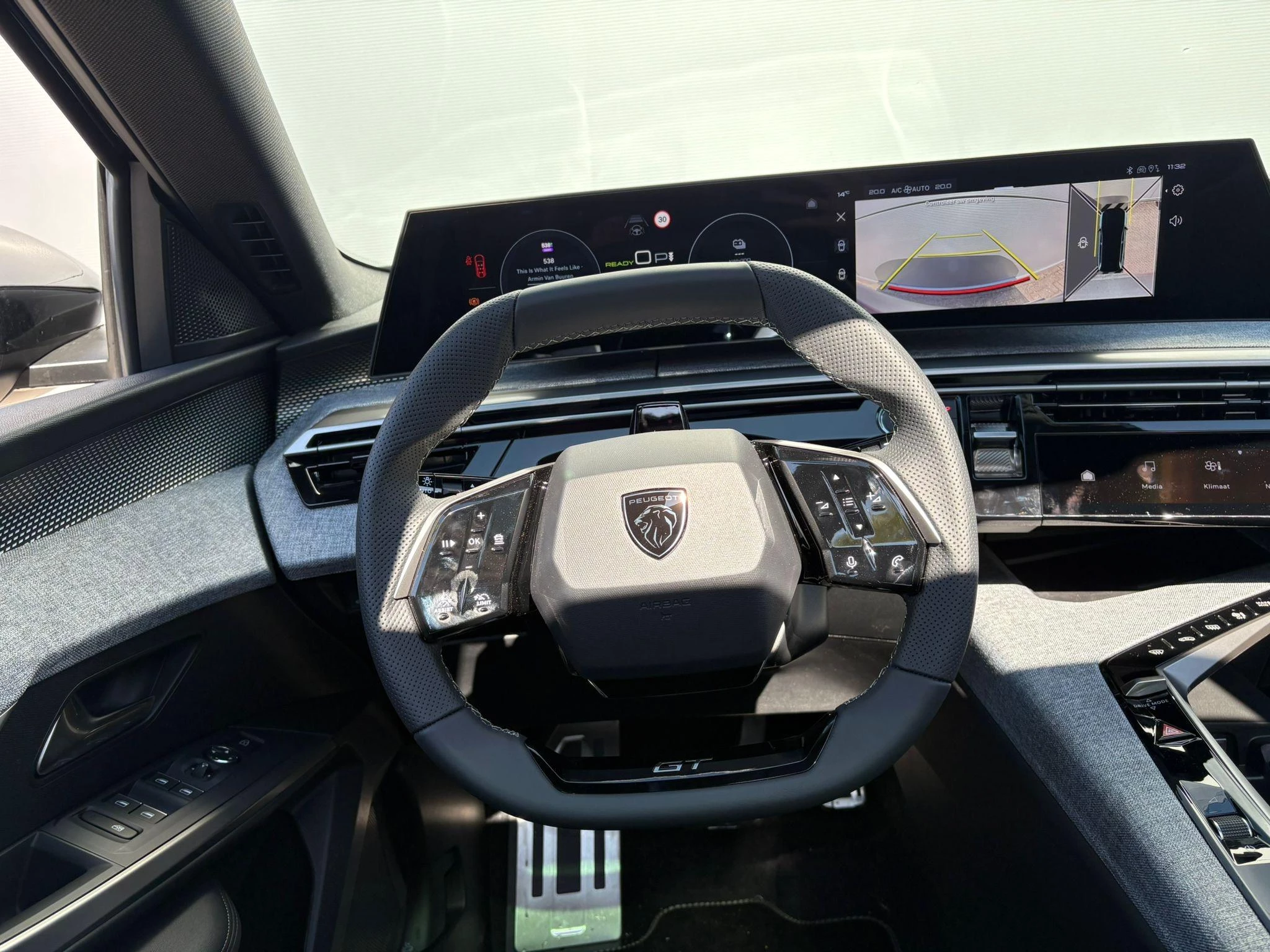 Peugeot-e-5008-image-12