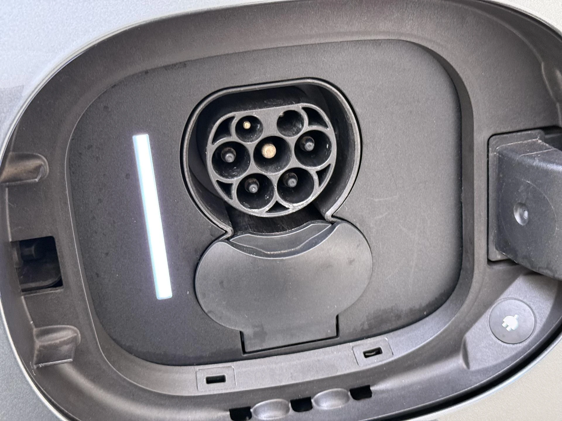 Mercedes-Benz-EQE-image-33