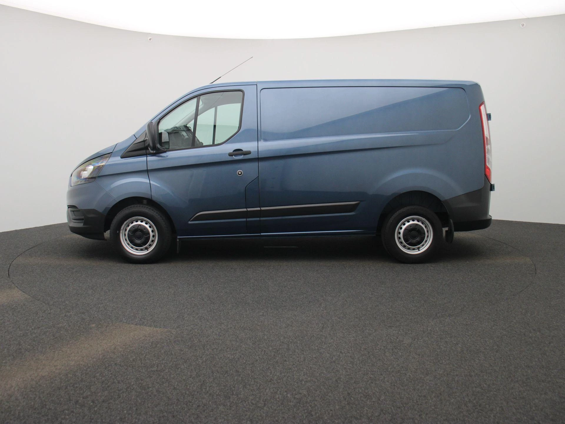 Ford-Transit Custom-image-3
