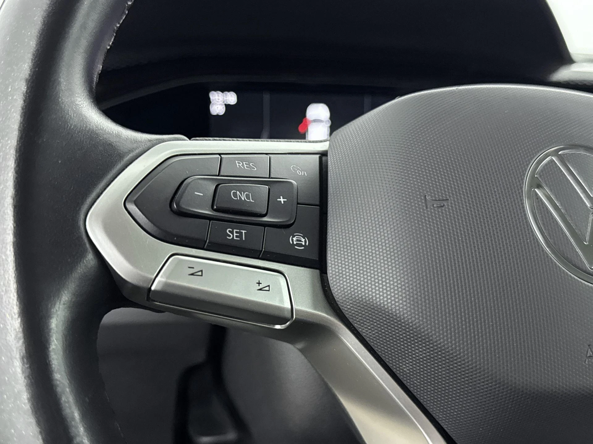 Volkswagen-Polo-image-5